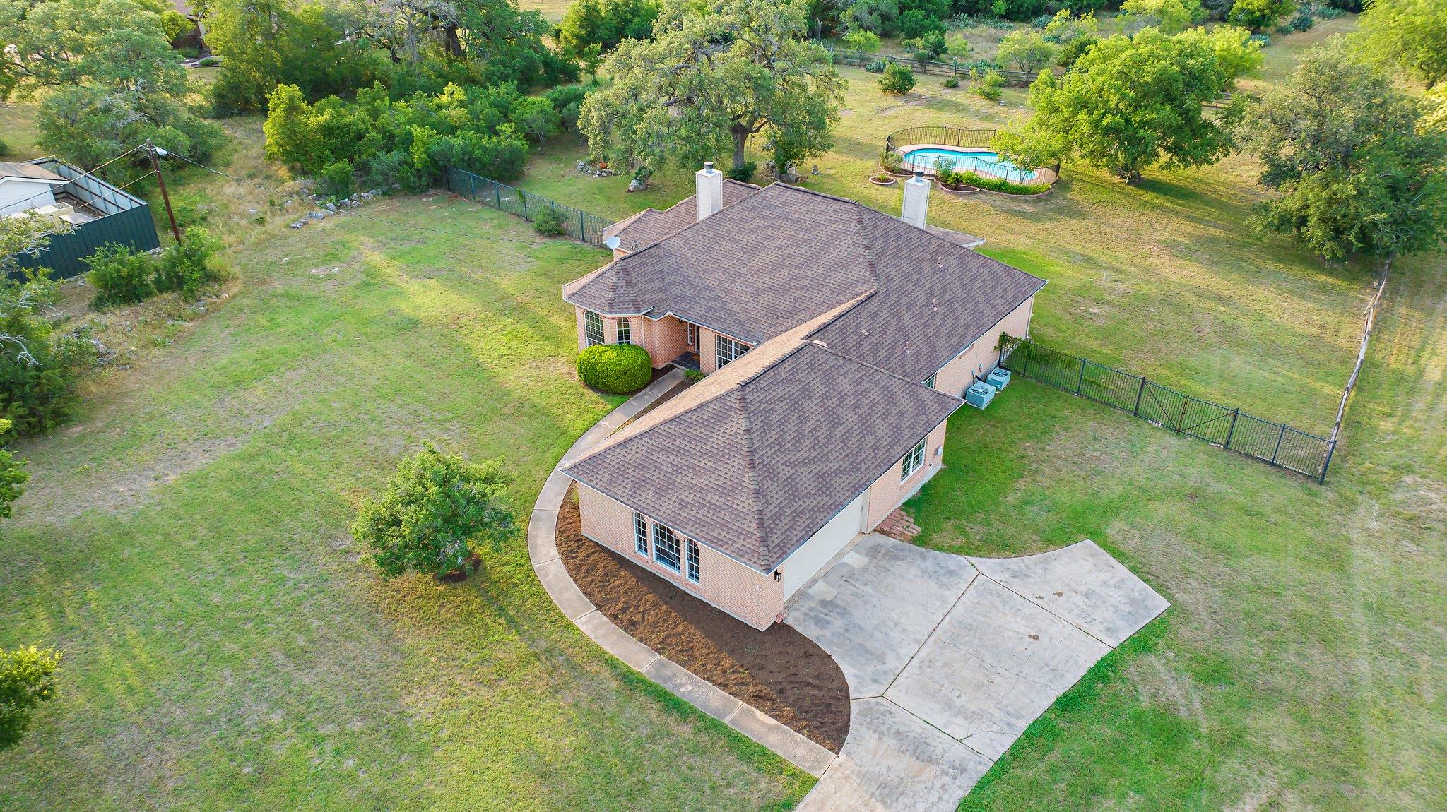 320 Woodland Oaks Trl, Buda, TX 78610