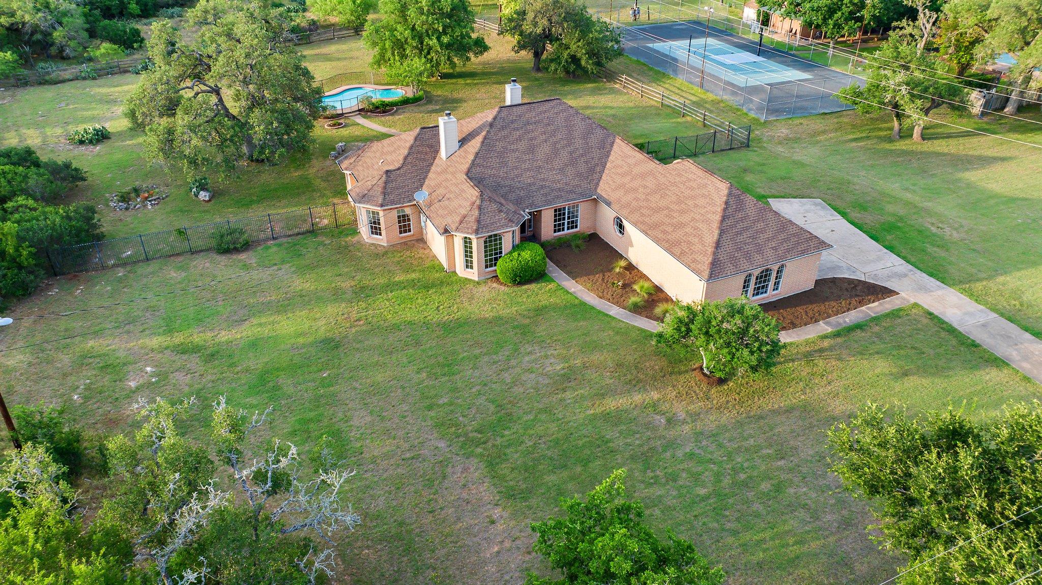 320 Woodland Oaks Trl, Buda, TX 78610