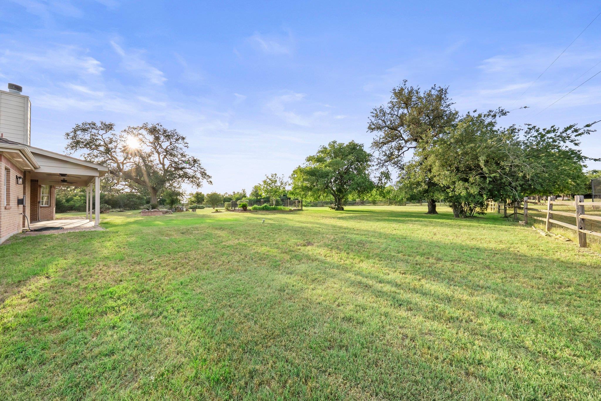 320 Woodland Oaks Trl, Buda, TX 78610