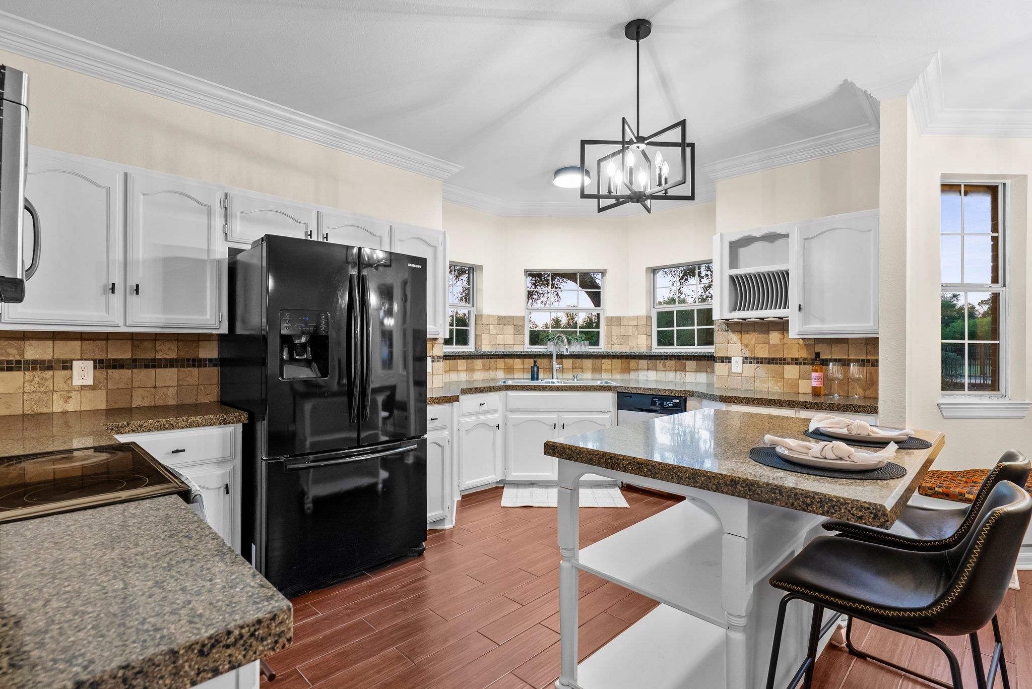 320 Woodland Oaks Trl, Buda, TX 78610