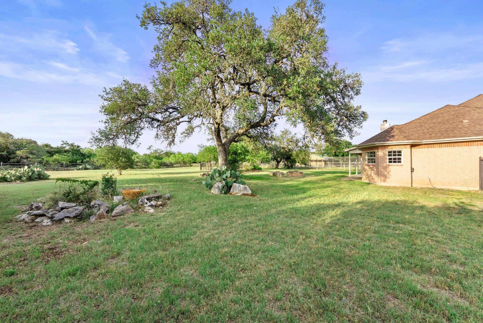 320 Woodland Oaks Trl, Buda, TX 78610