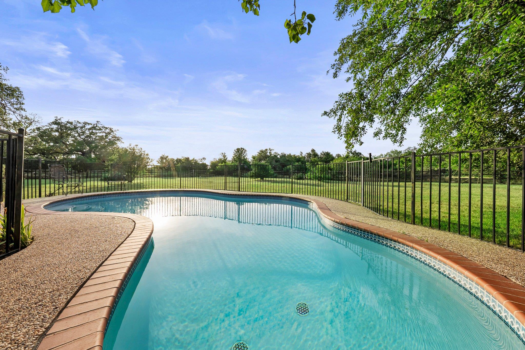 320 Woodland Oaks Trl, Buda, TX 78610