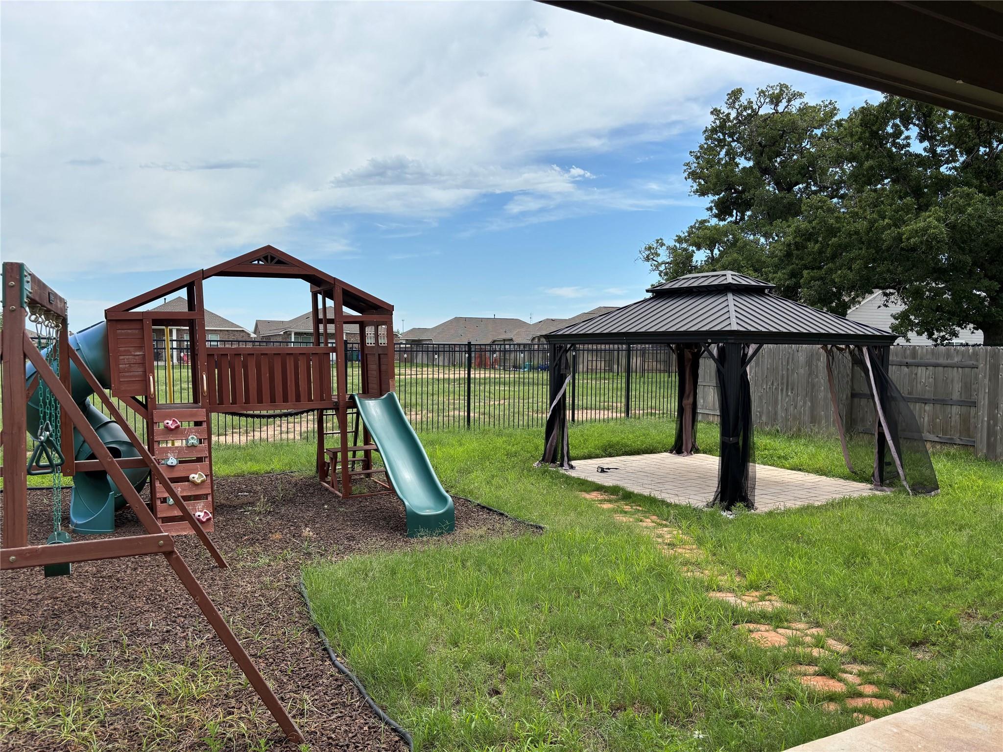 129 Patrick Herndon Dr, Bastrop, TX 78602