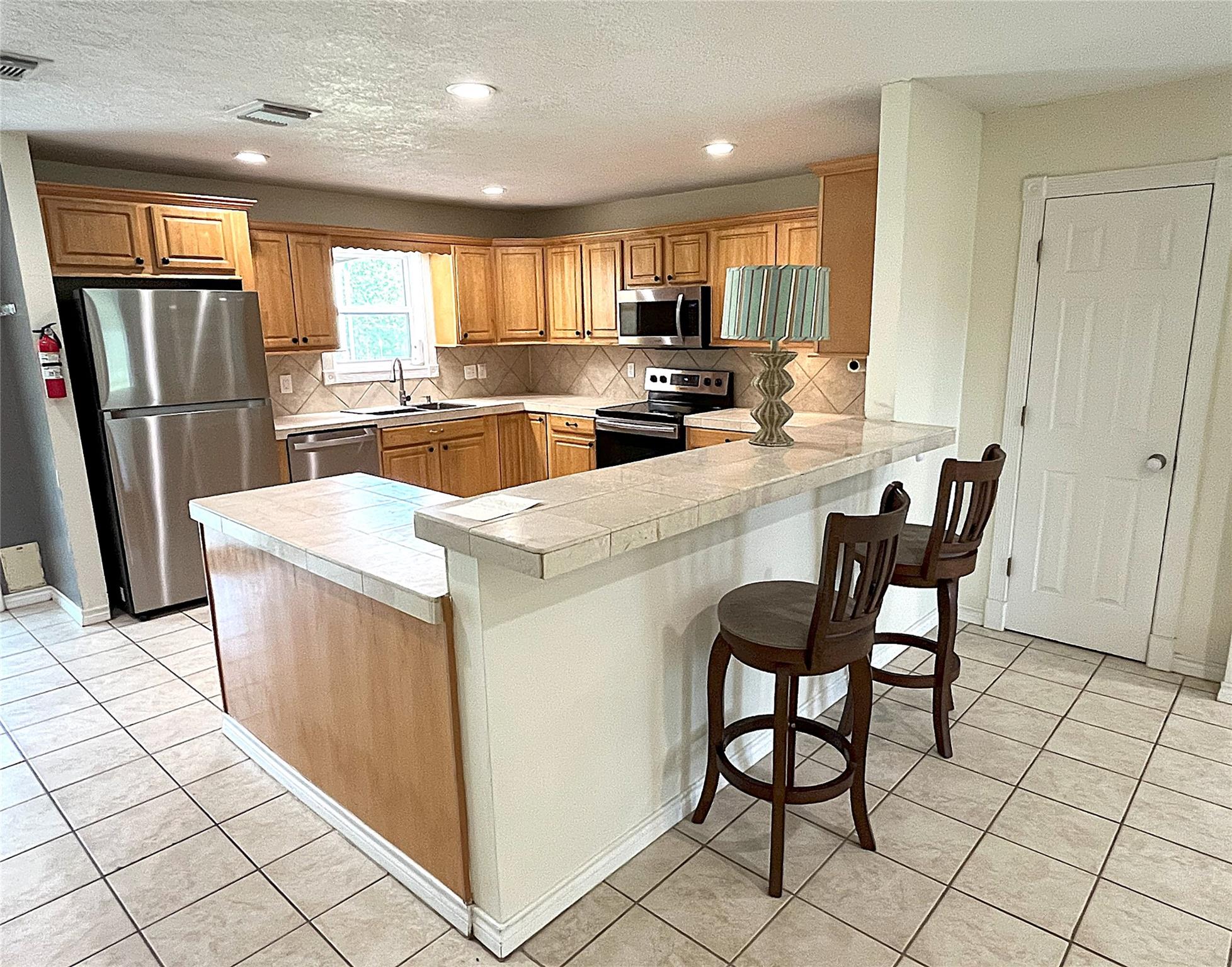895 Lakeview Dr, Somerville, TX 77879