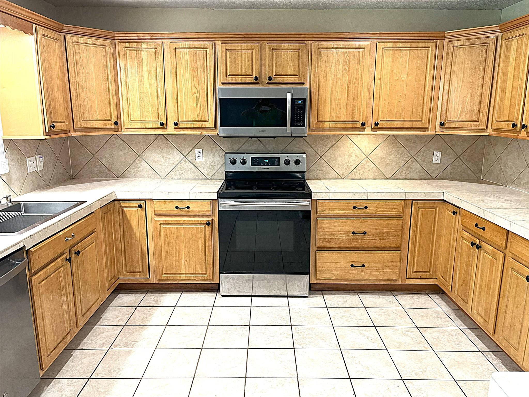 895 Lakeview Dr, Somerville, TX 77879