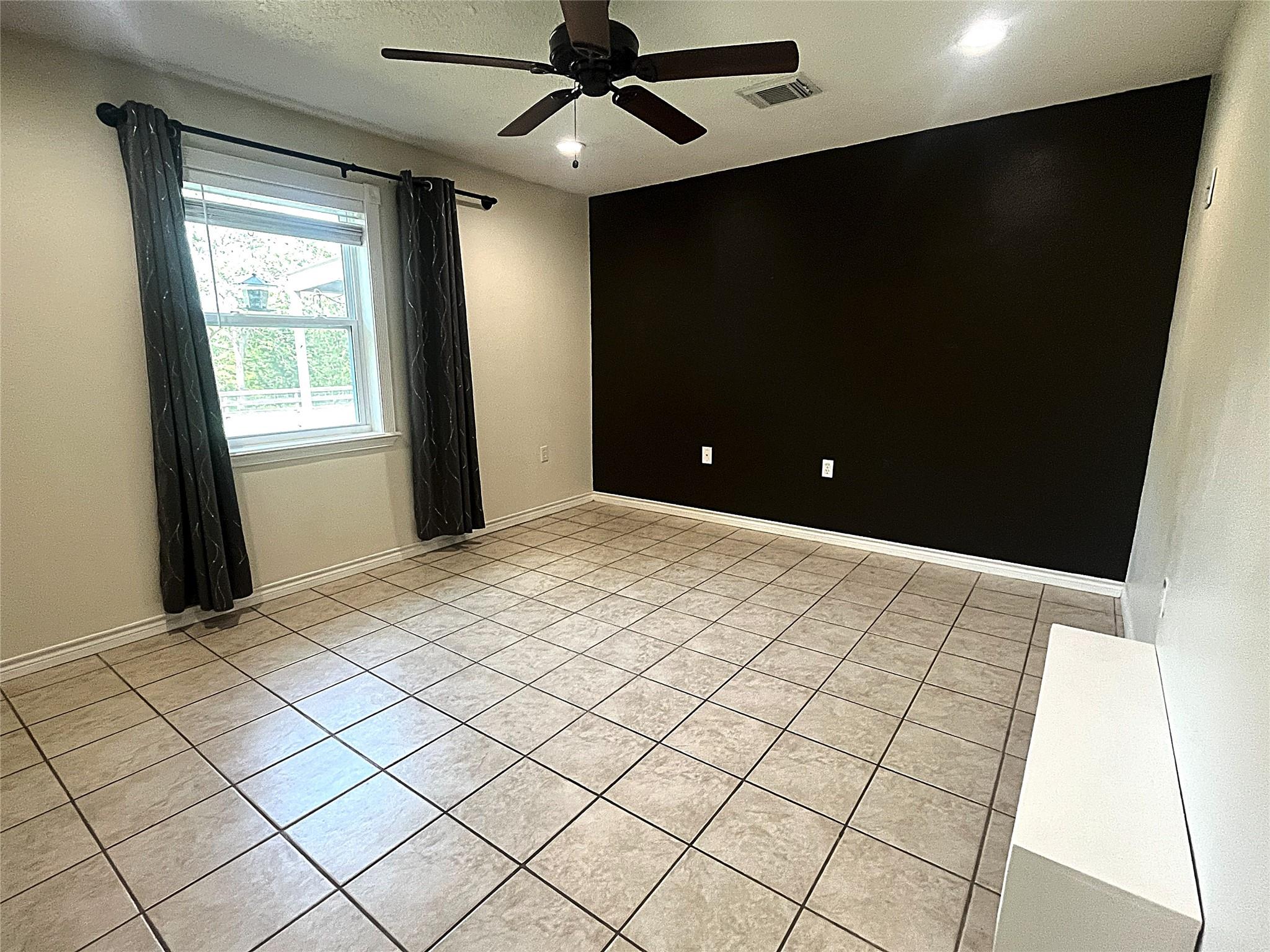 895 Lakeview Dr, Somerville, TX 77879