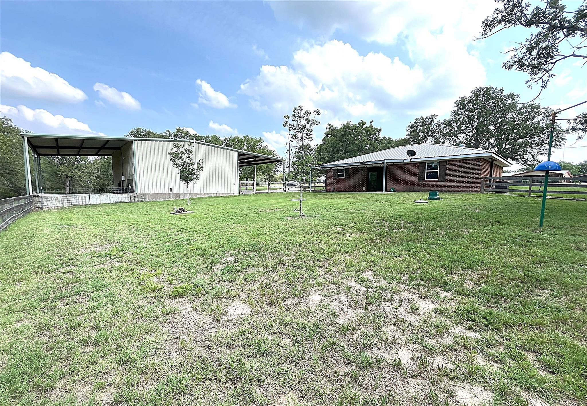 895 Lakeview Dr, Somerville, TX 77879