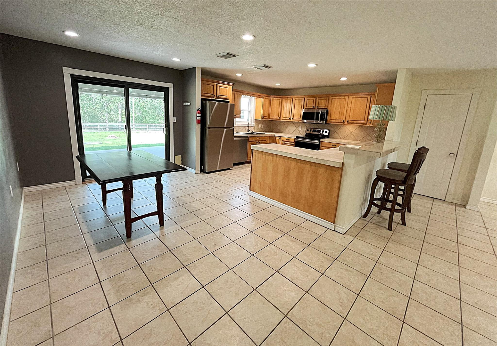 895 Lakeview Dr, Somerville, TX 77879