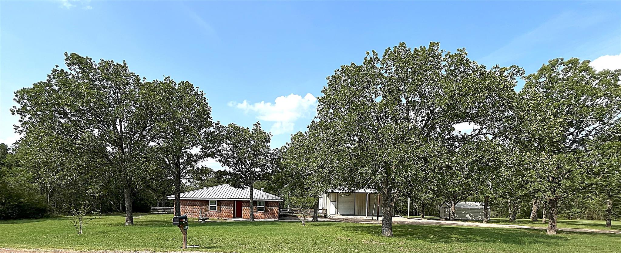 895 Lakeview Dr, Somerville, TX 77879