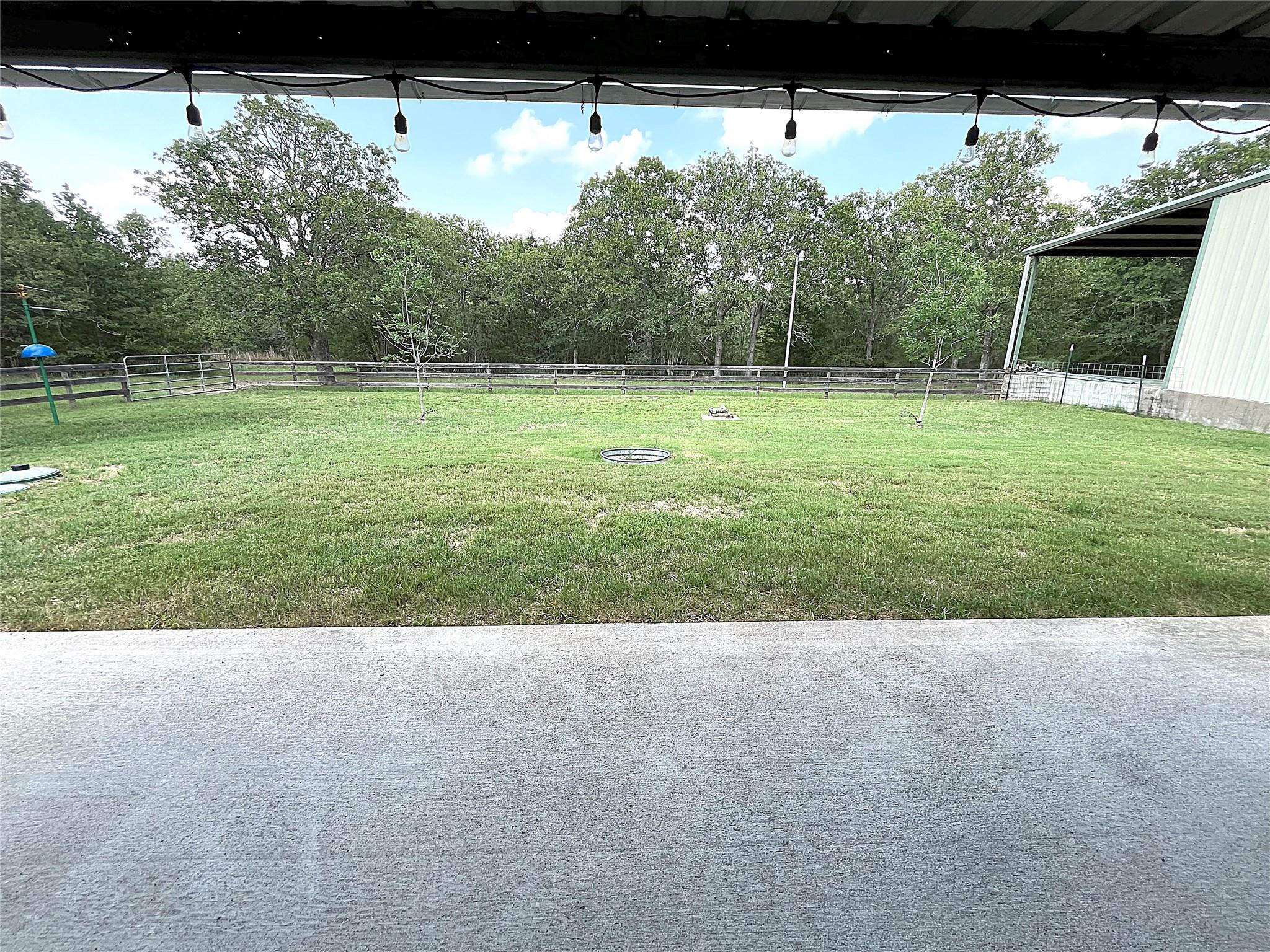 895 Lakeview Dr, Somerville, TX 77879