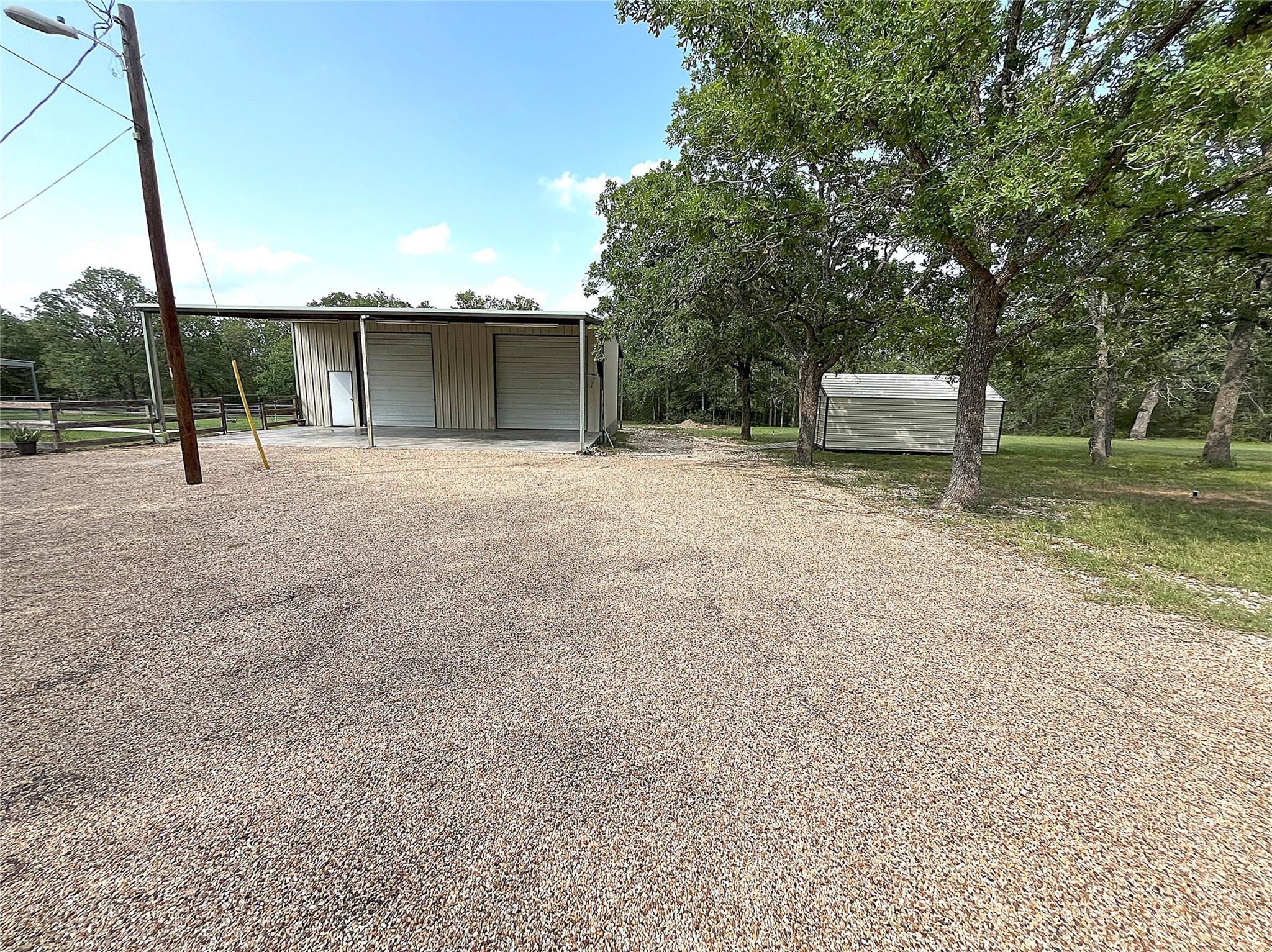 895 Lakeview Dr, Somerville, TX 77879