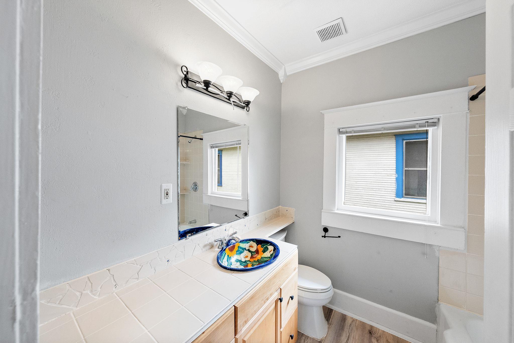 2032 E Cesar Chavez St, Austin, TX 78702