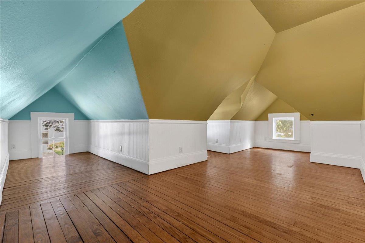 710 Gresham St, Smithville, TX 78957