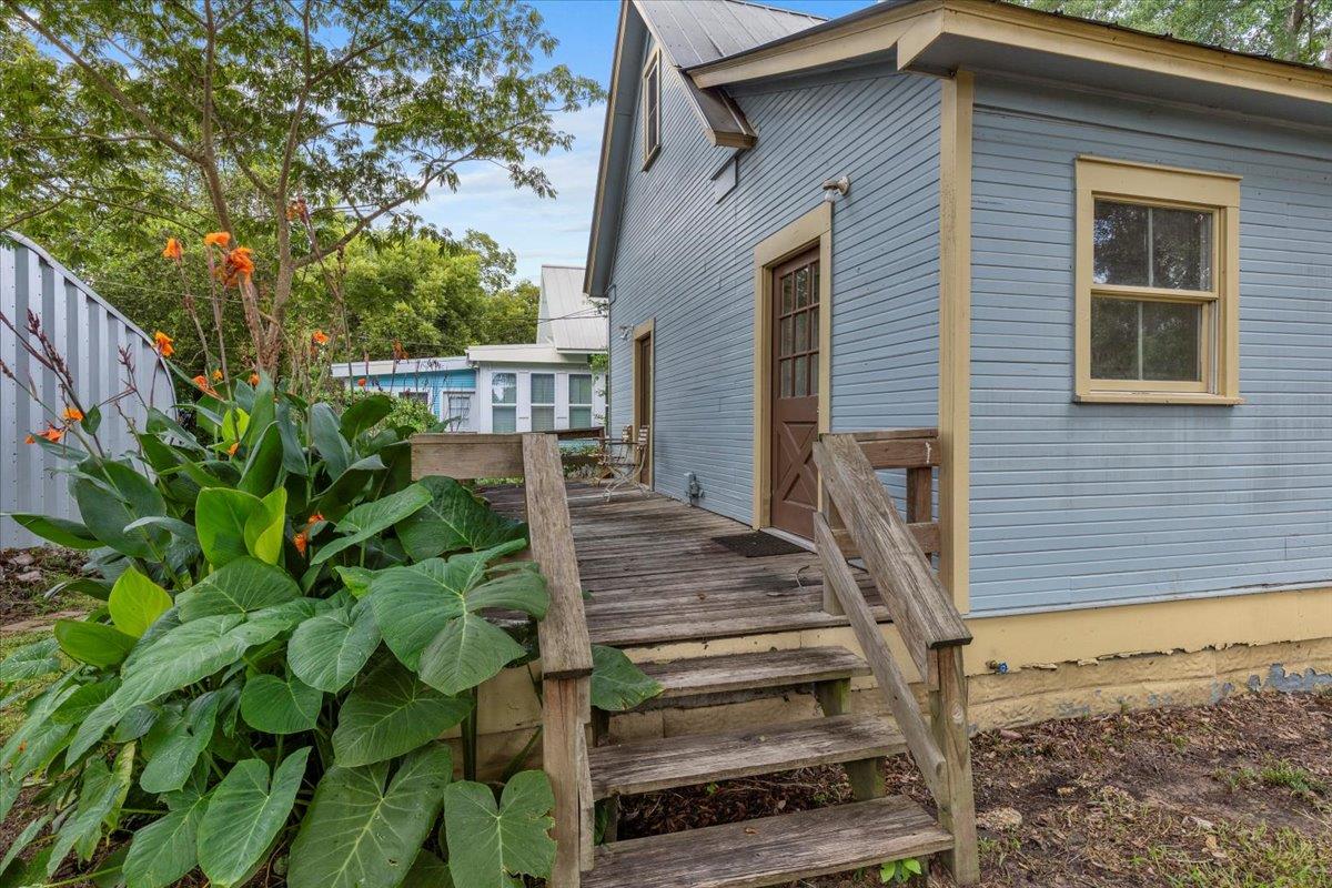 710 Gresham St, Smithville, TX 78957