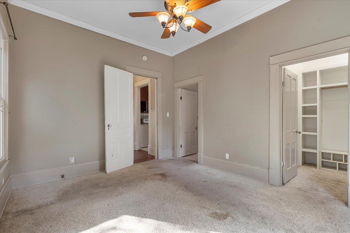 710 Gresham St, Smithville, TX 78957