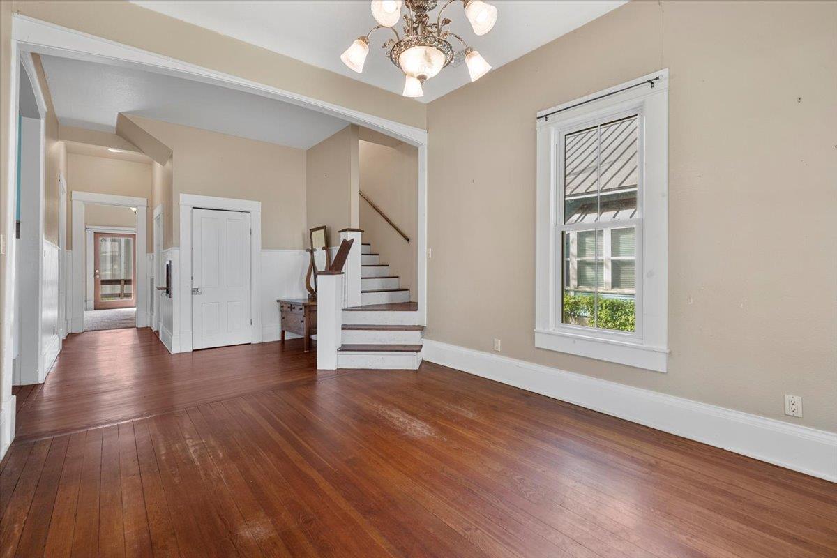 710 Gresham St, Smithville, TX 78957