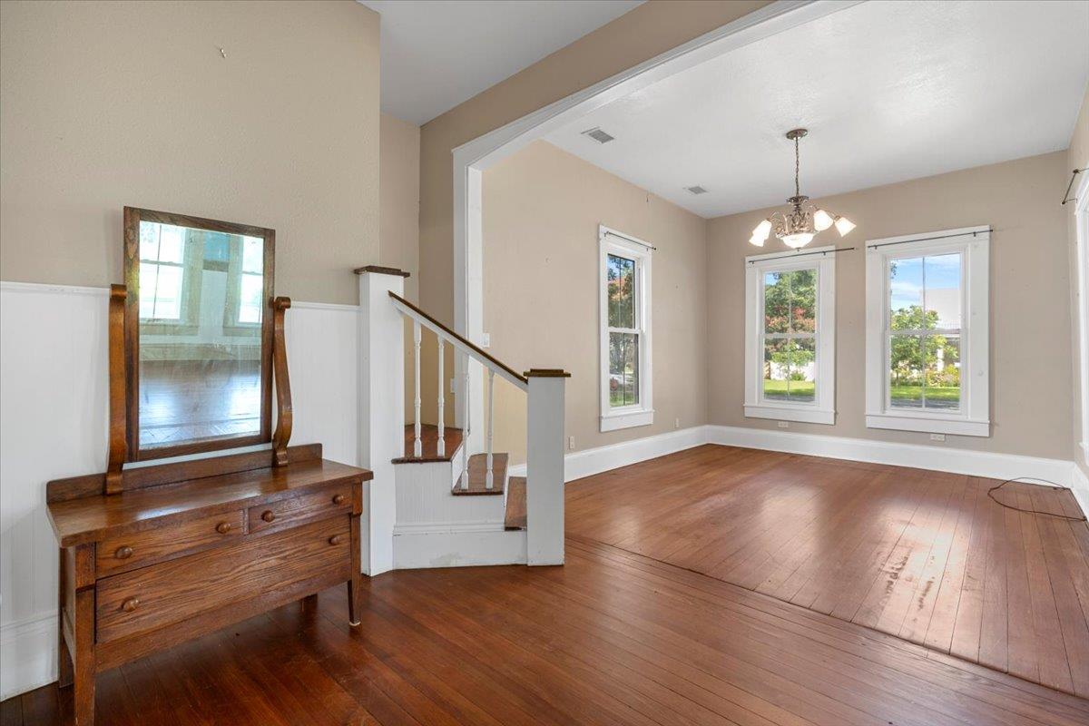 710 Gresham St, Smithville, TX 78957