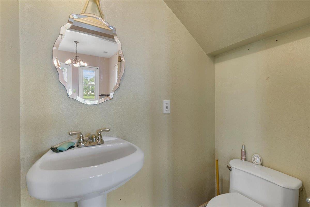 710 Gresham St, Smithville, TX 78957