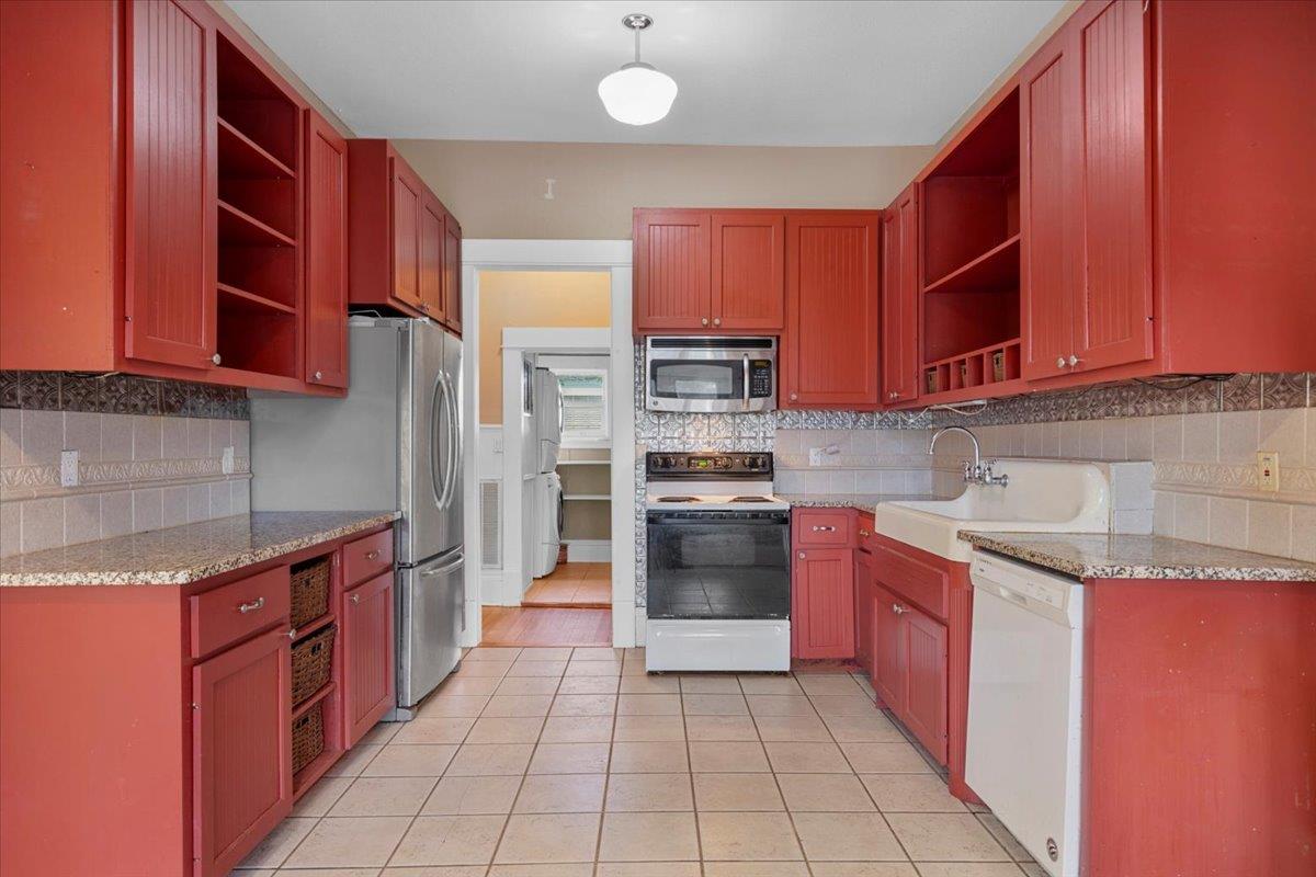 710 Gresham St, Smithville, TX 78957