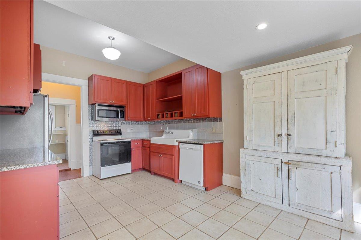 710 Gresham St, Smithville, TX 78957