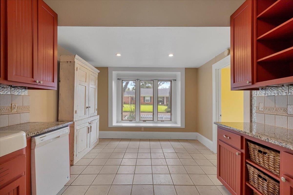 710 Gresham St, Smithville, TX 78957