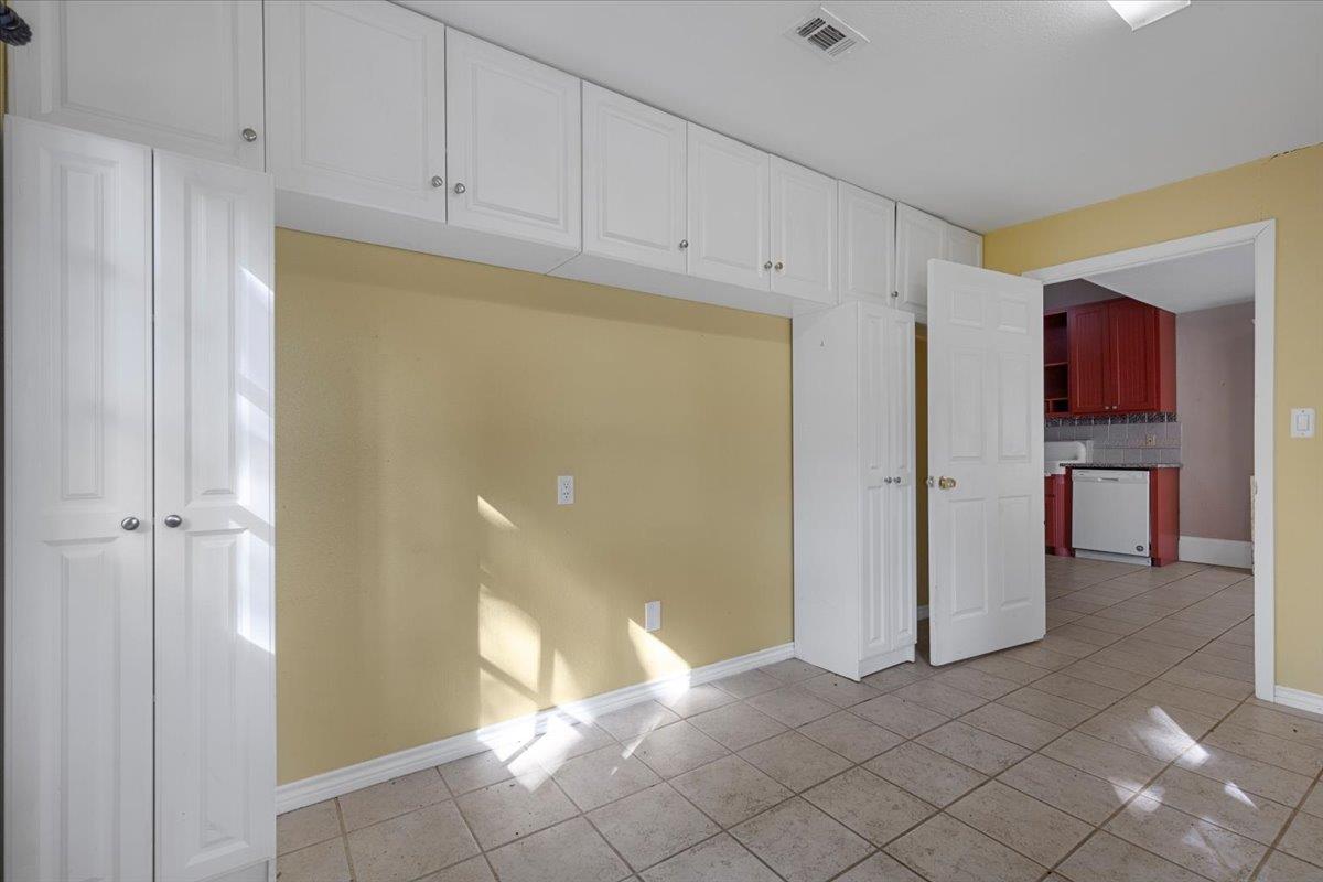 710 Gresham St, Smithville, TX 78957