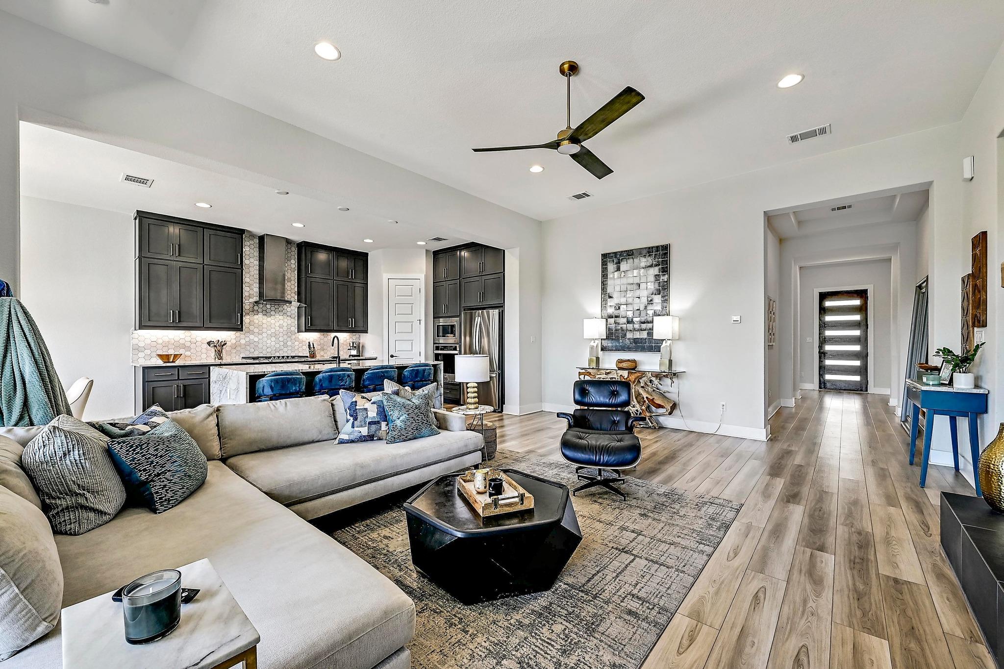 6801 Liberty Grotto Ct, Jonestown, TX 78645
