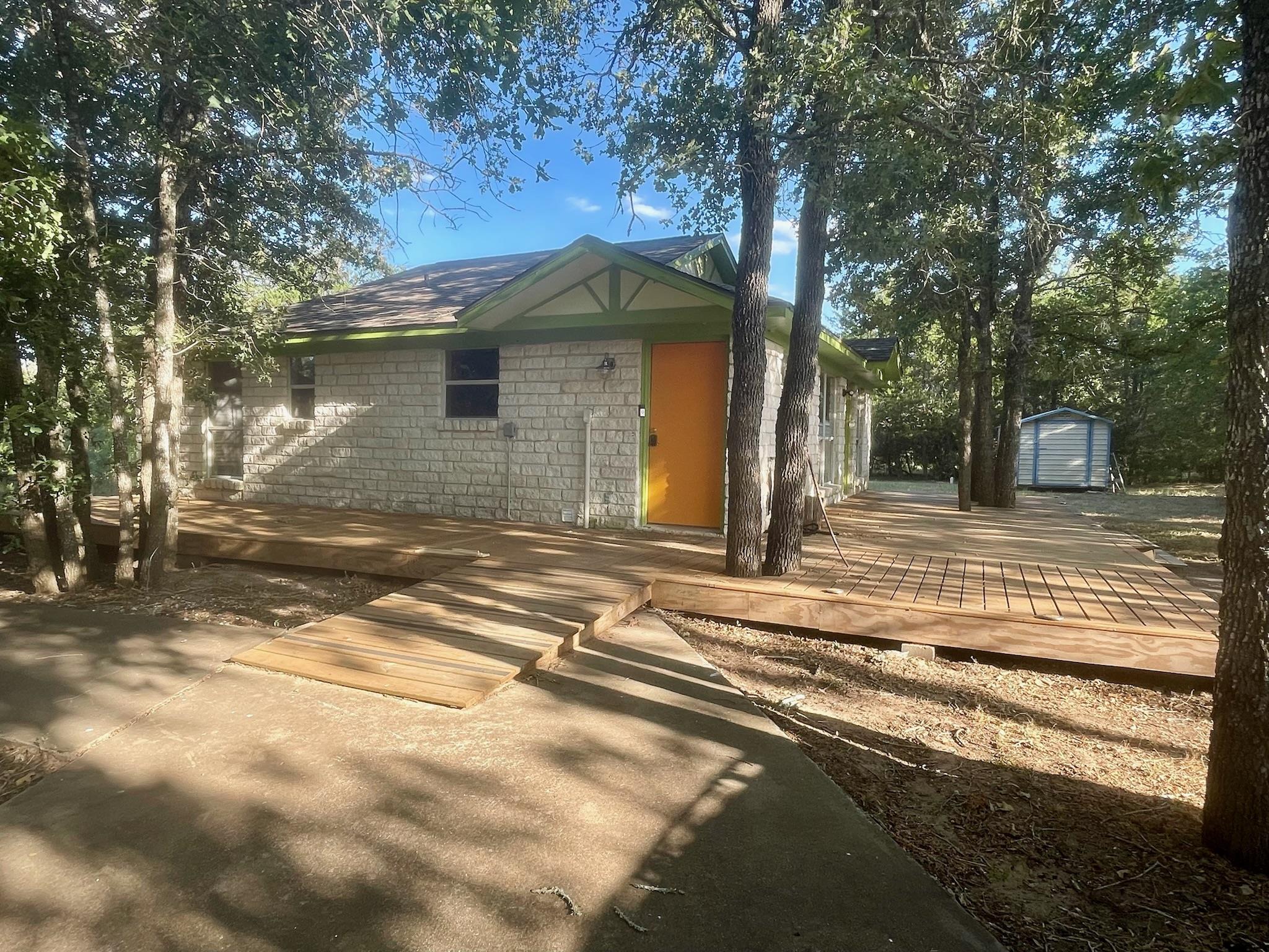 309 Stolle Ln, Flatonia, TX 78941