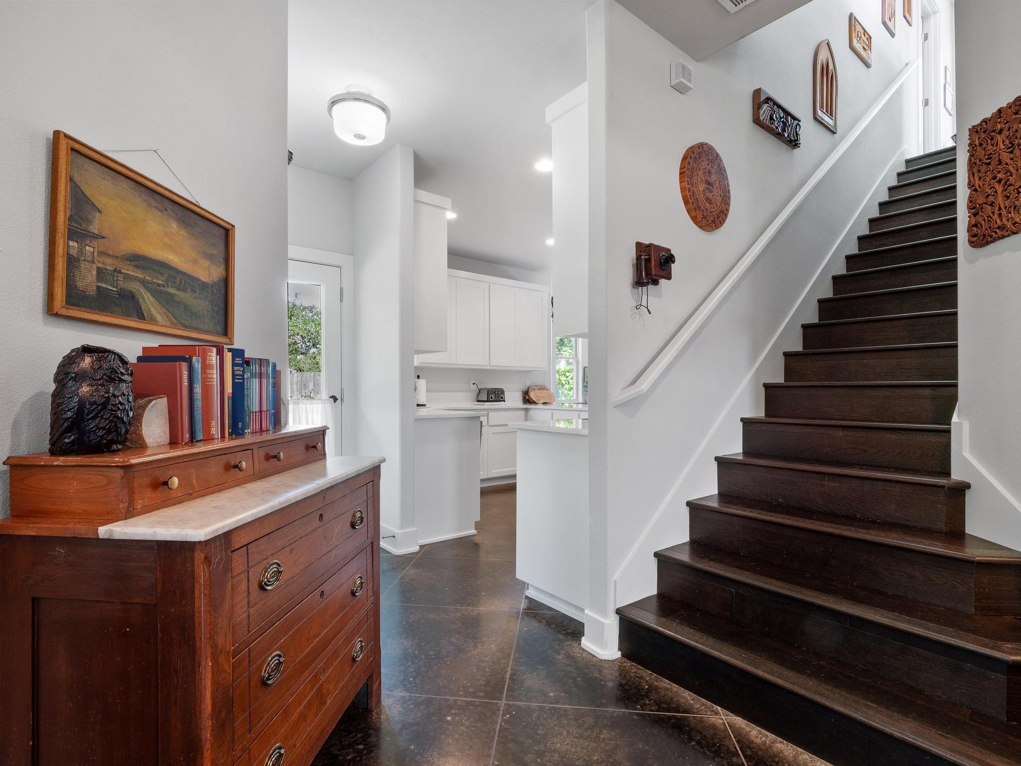 10103 Twin Lake Loop, Dripping Springs, TX 78620