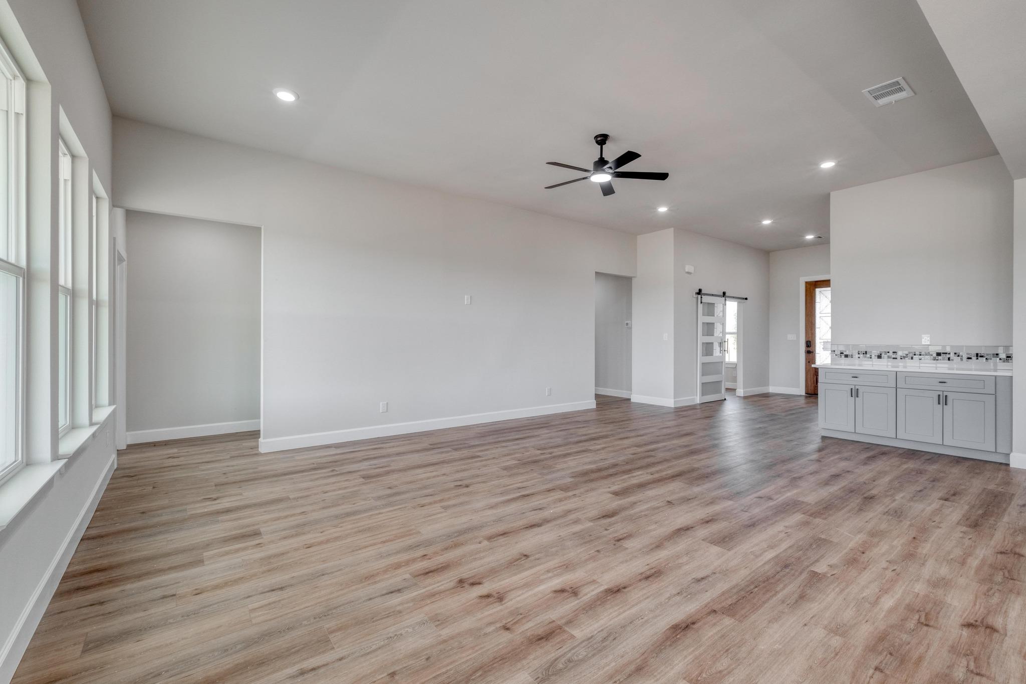 203 Alonzo Dr, Del Valle, TX 78617