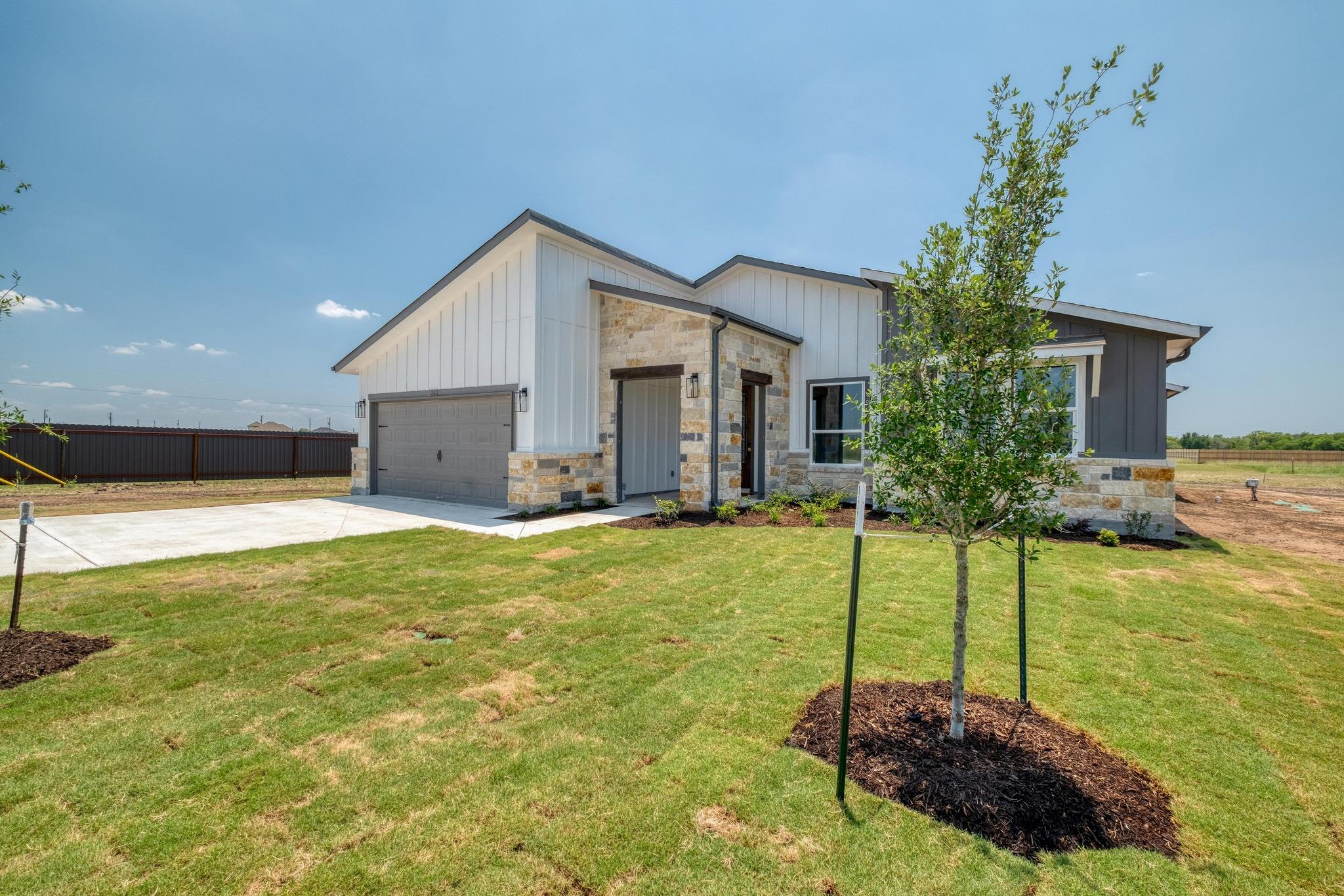 203 Alonzo Dr, Del Valle, TX 78617