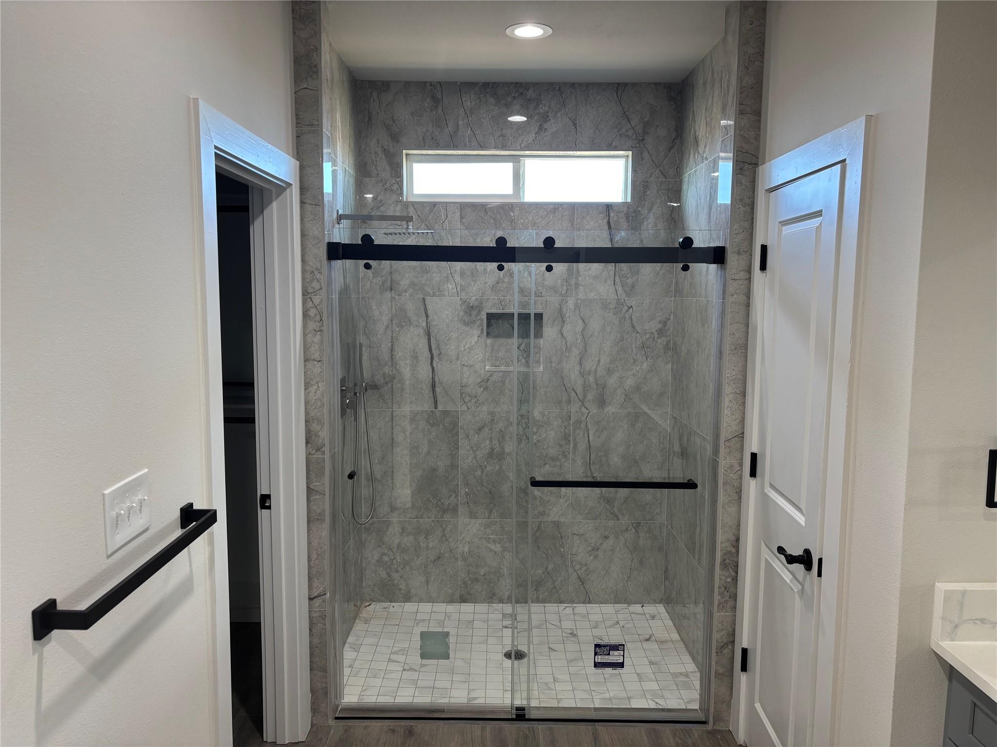 203 Alonzo Dr, Del Valle, TX 78617