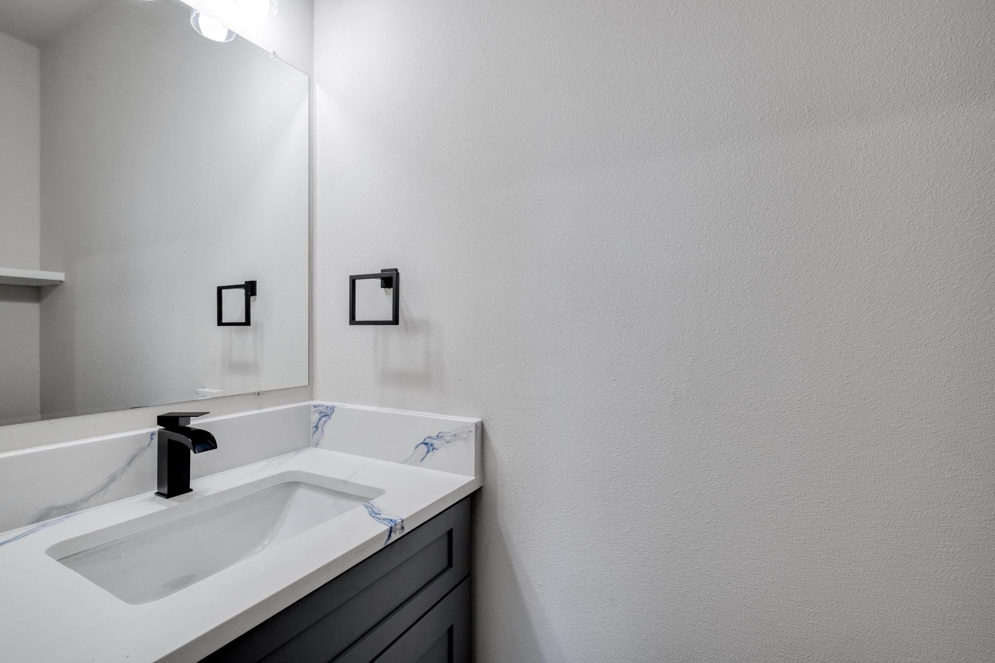 203 Alonzo Dr, Del Valle, TX 78617