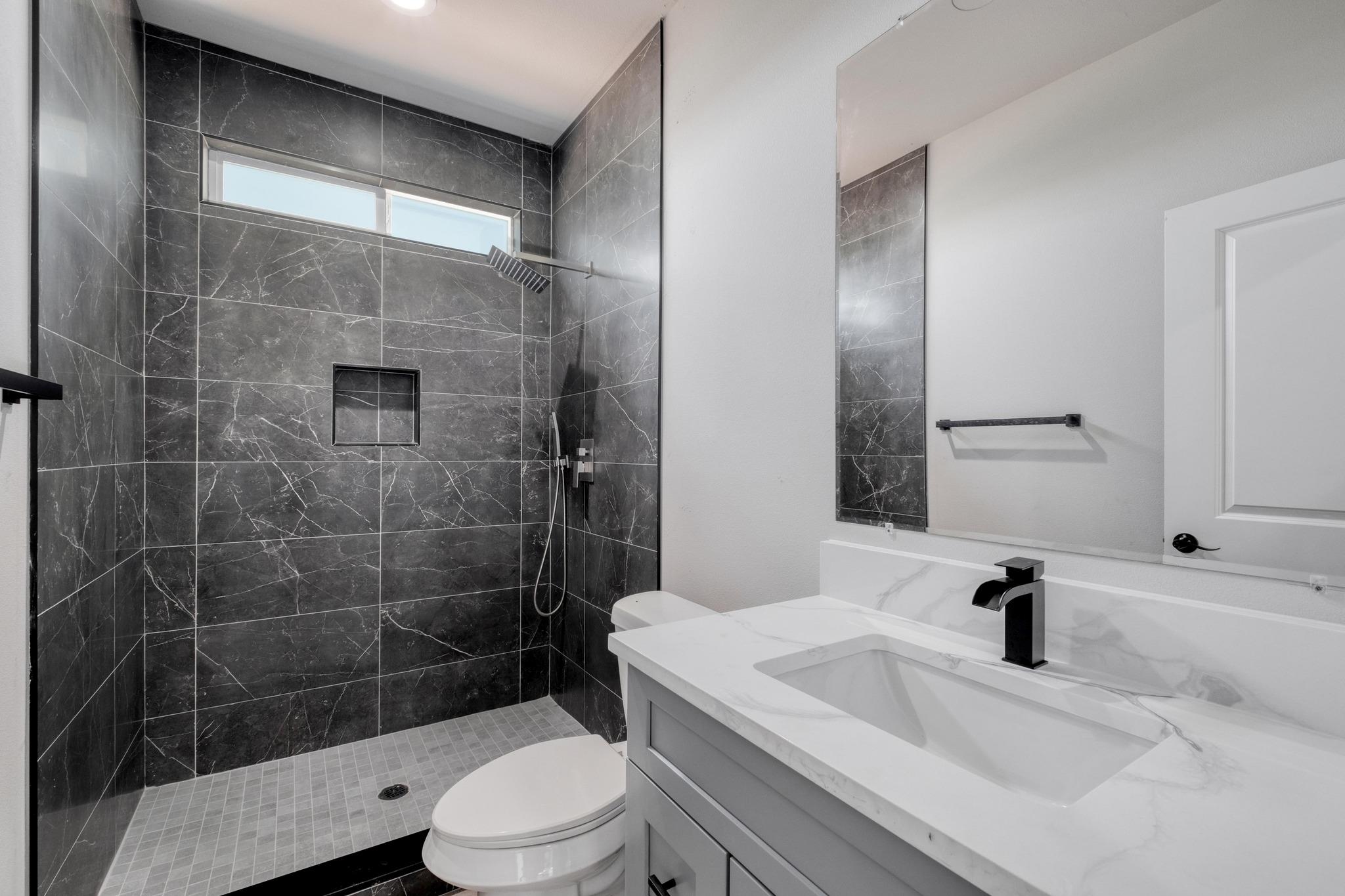 203 Alonzo Dr, Del Valle, TX 78617