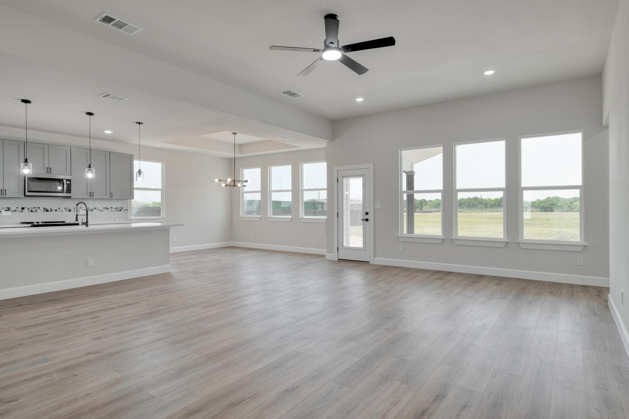 203 Alonzo Dr, Del Valle, TX 78617