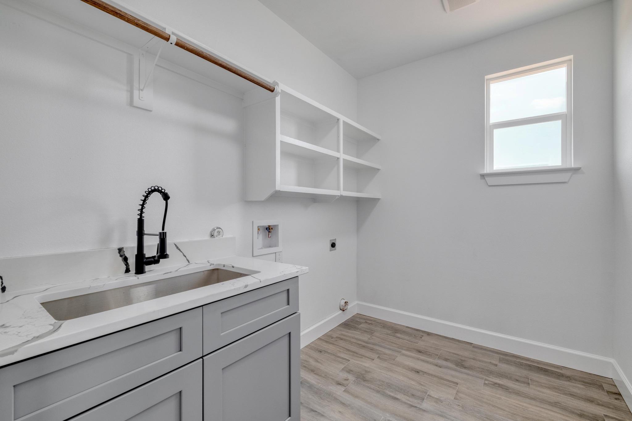 203 Alonzo Dr, Del Valle, TX 78617
