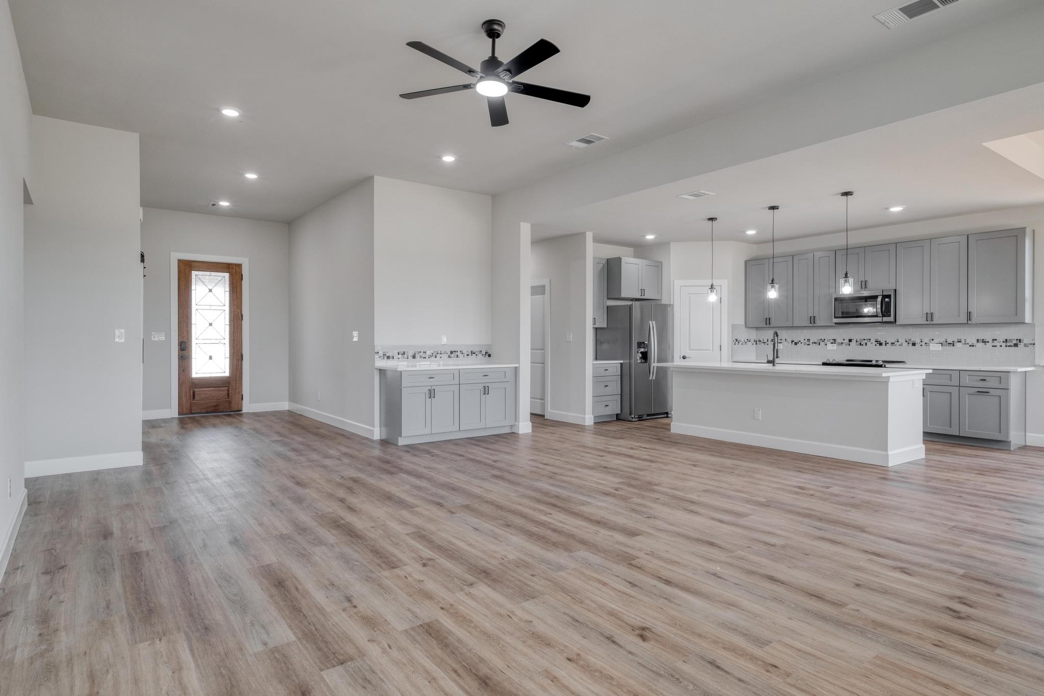 203 Alonzo Dr, Del Valle, TX 78617