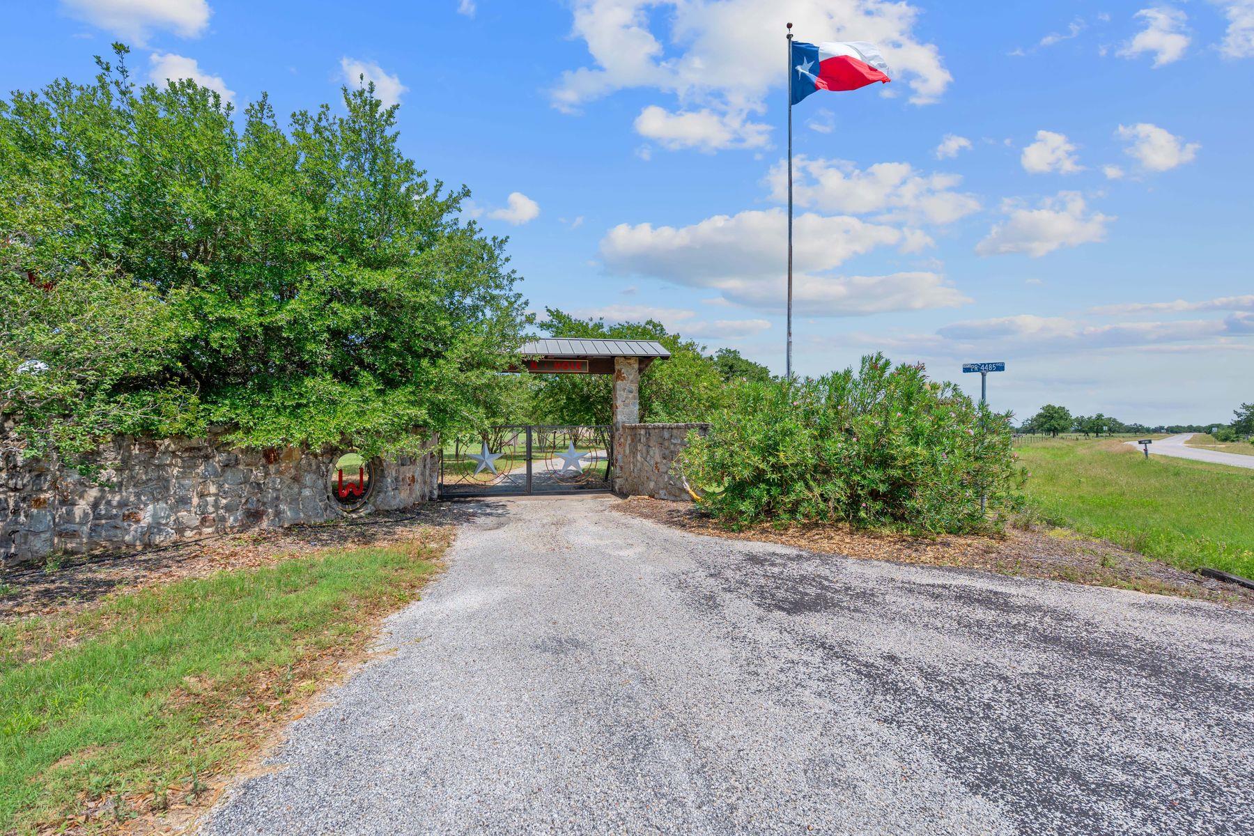 1063 Private Road 4485, Giddings, TX 78942