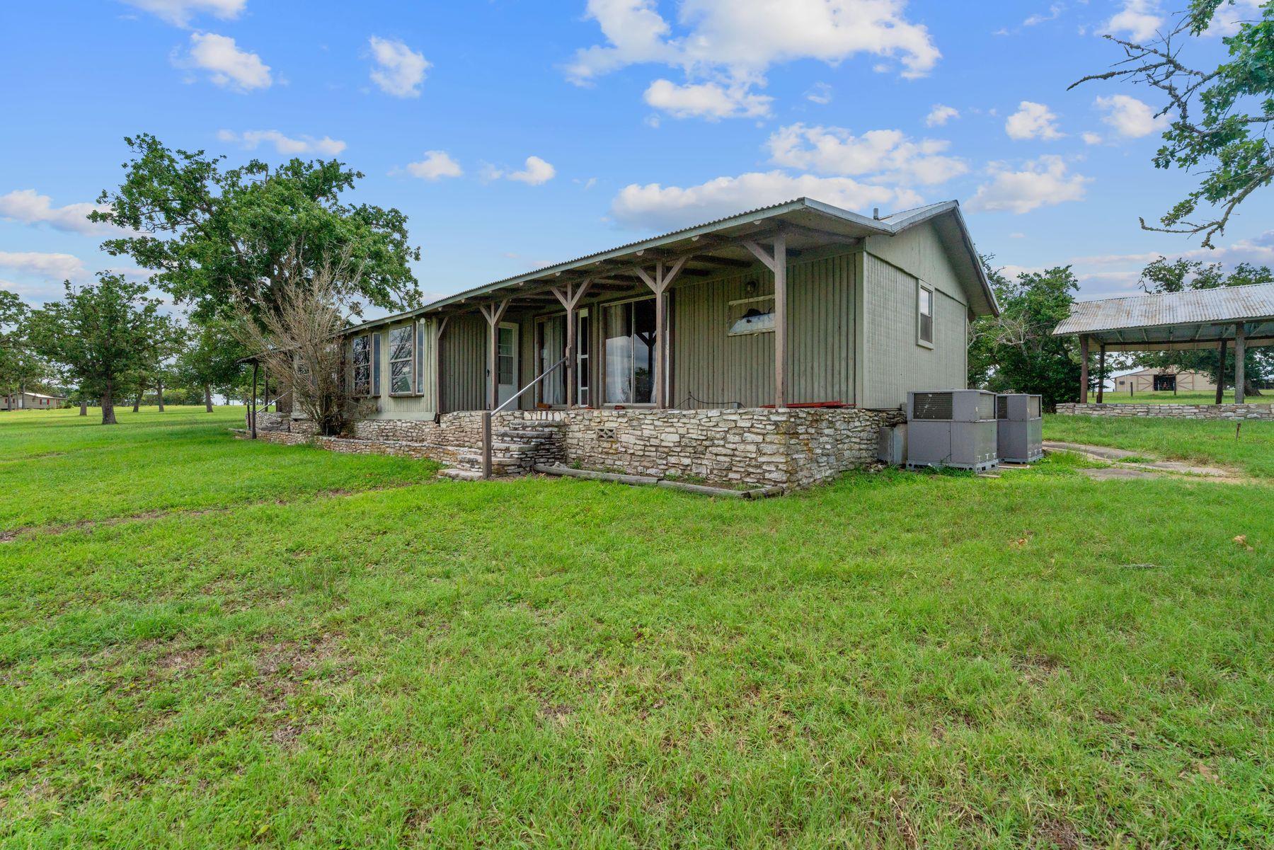 1063 Private Road 4485, Giddings, TX 78942