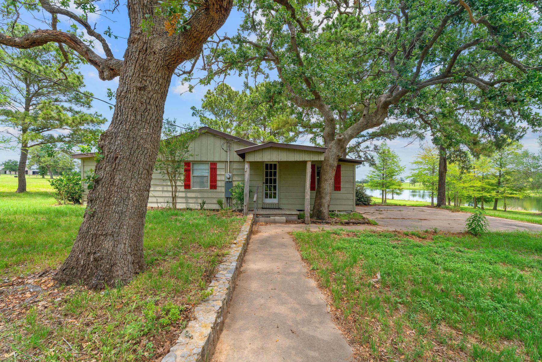 1063 Private Road 4485, Giddings, TX 78942