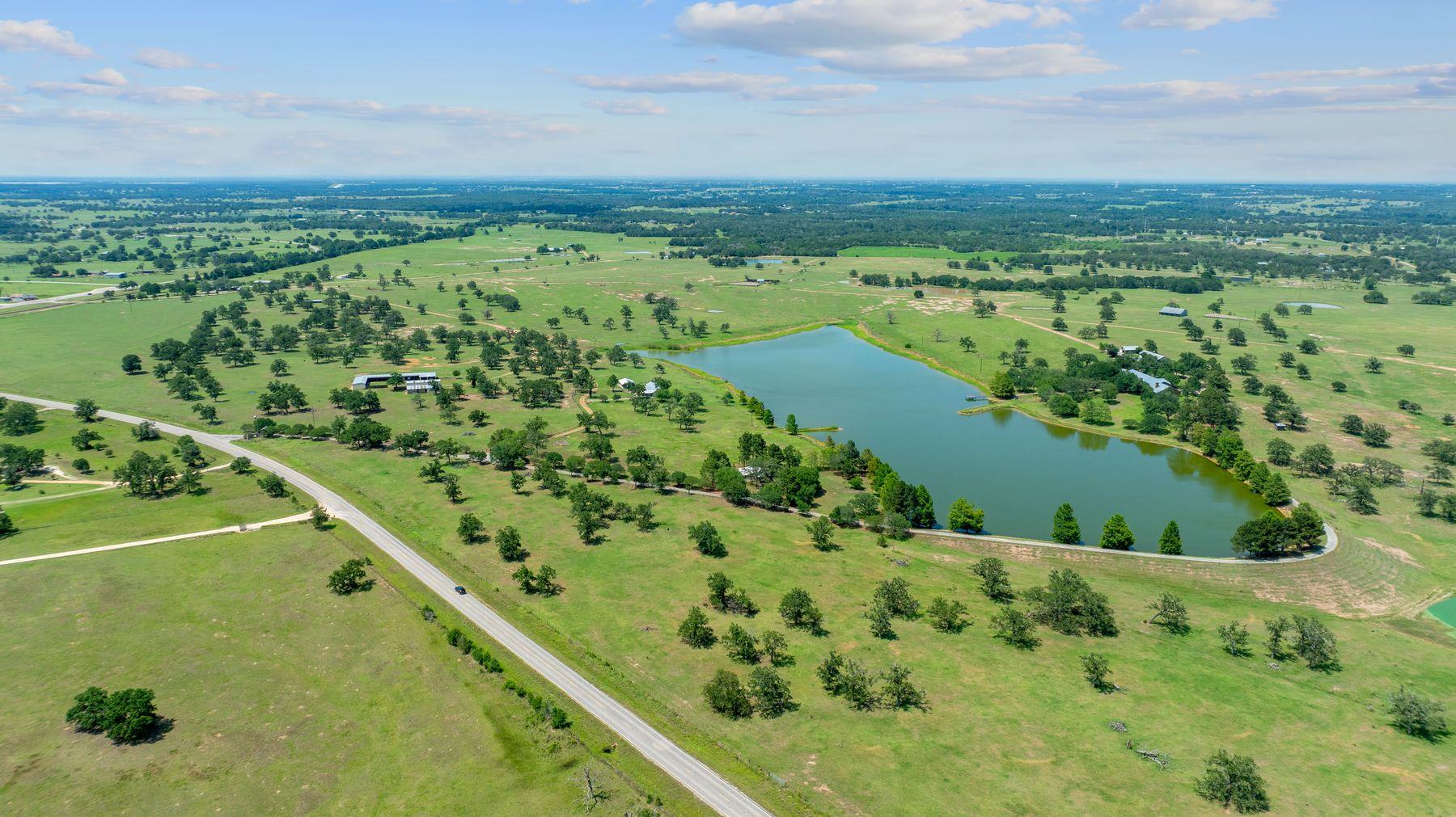 1063 Private Road 4485, Giddings, TX 78942