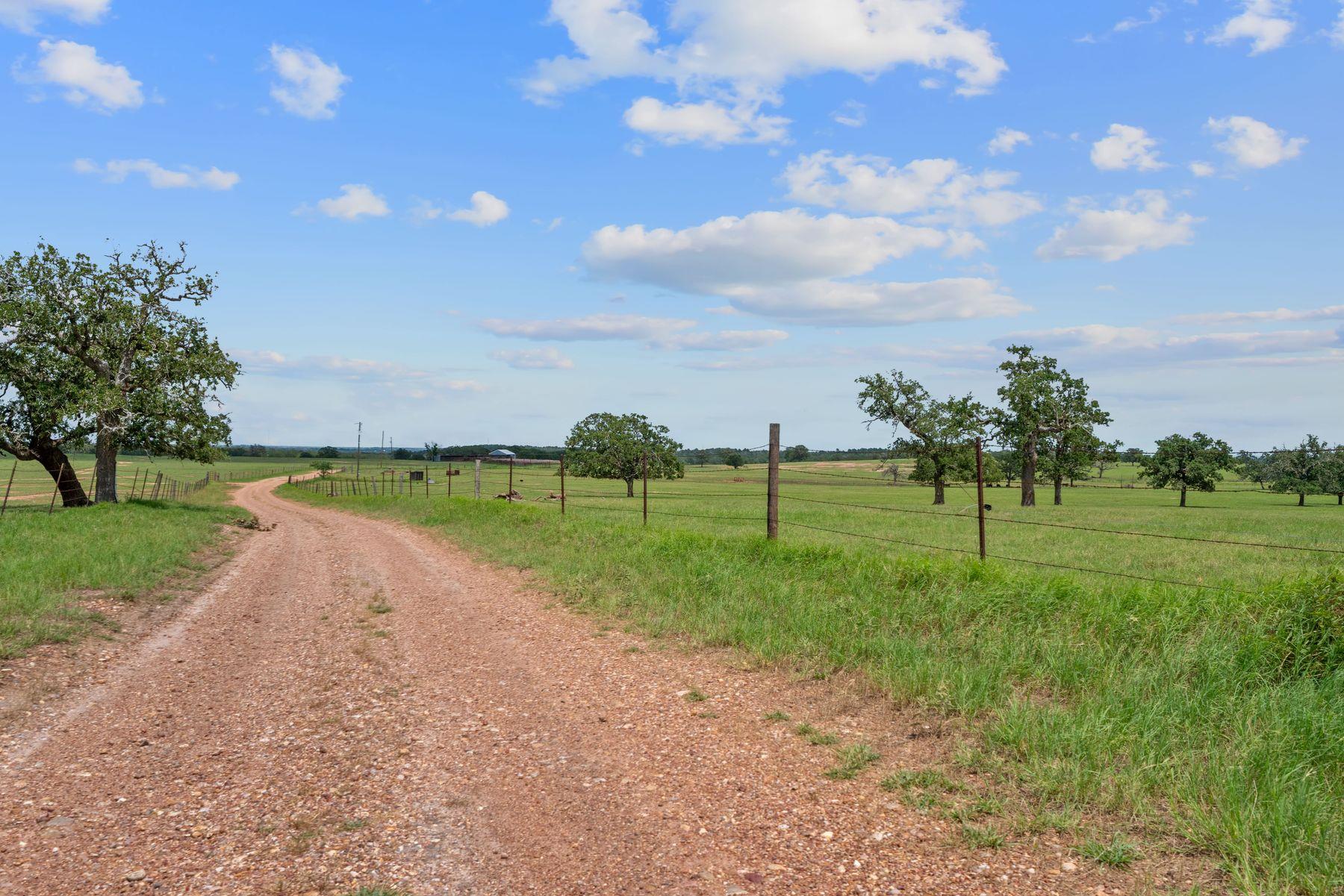 1063 Private Road 4485, Giddings, TX 78942