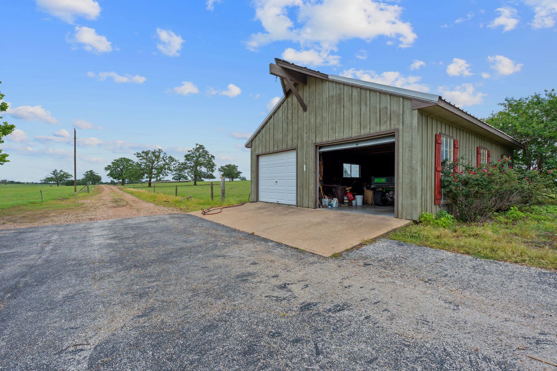 1063 Private Road 4485, Giddings, TX 78942