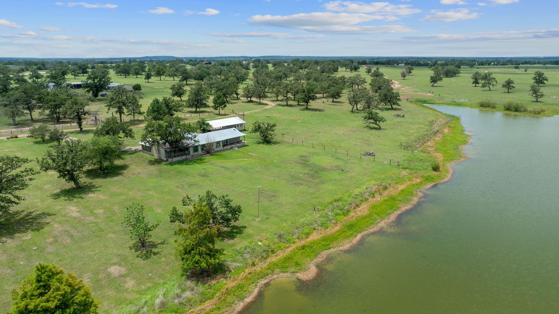 1063 Private Road 4485, Giddings, TX 78942