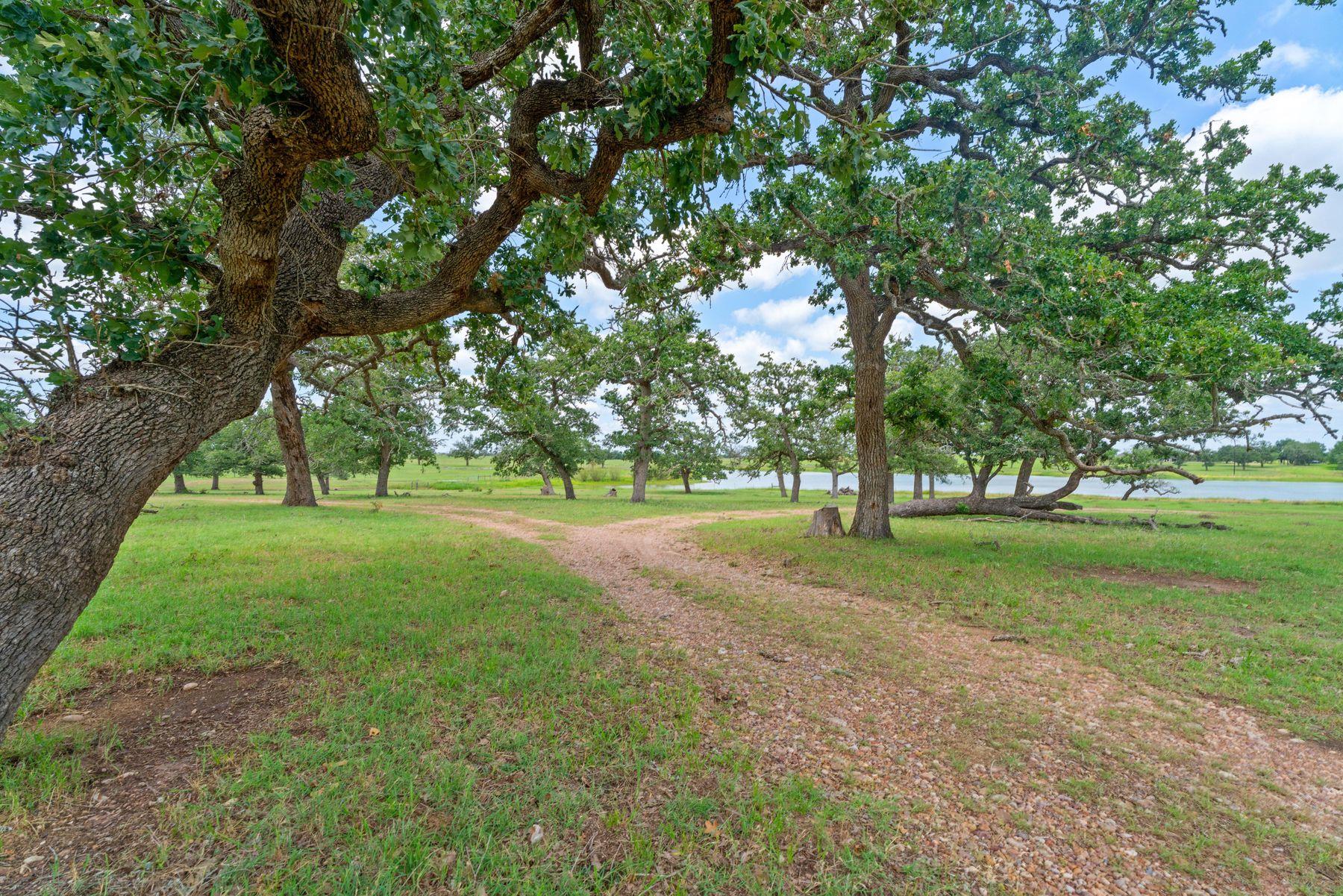 1063 Private Road 4485, Giddings, TX 78942