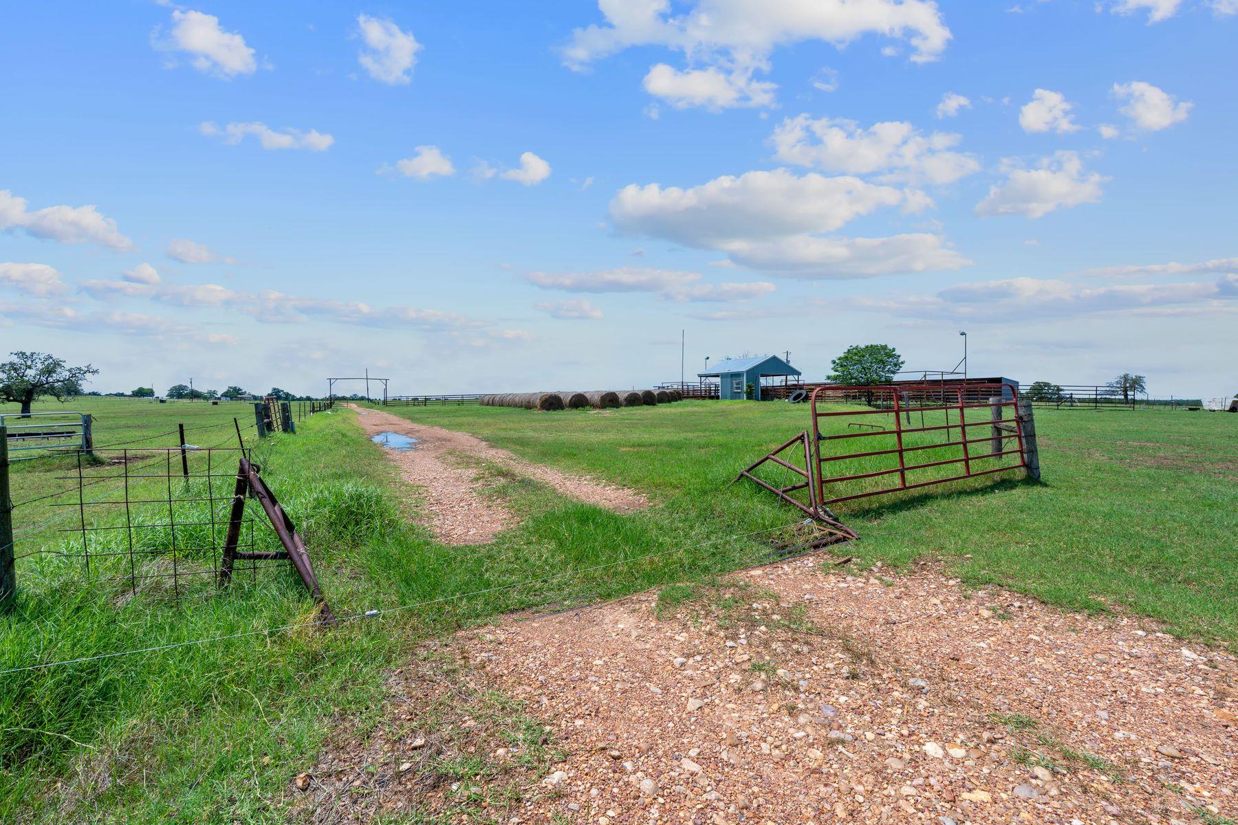 1063 Private Road 4485, Giddings, TX 78942
