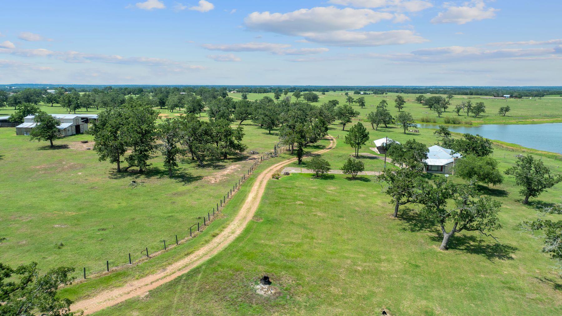1063 Private Road 4485, Giddings, TX 78942