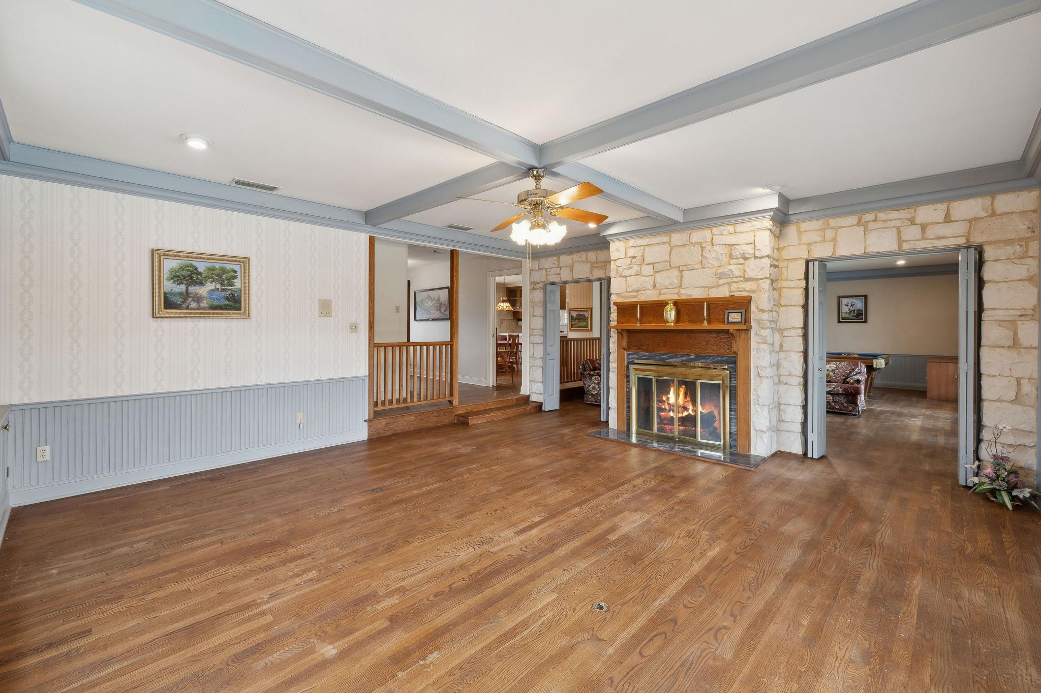 27846 Natural Bridge Caverns Rd, San Antonio, TX 78266