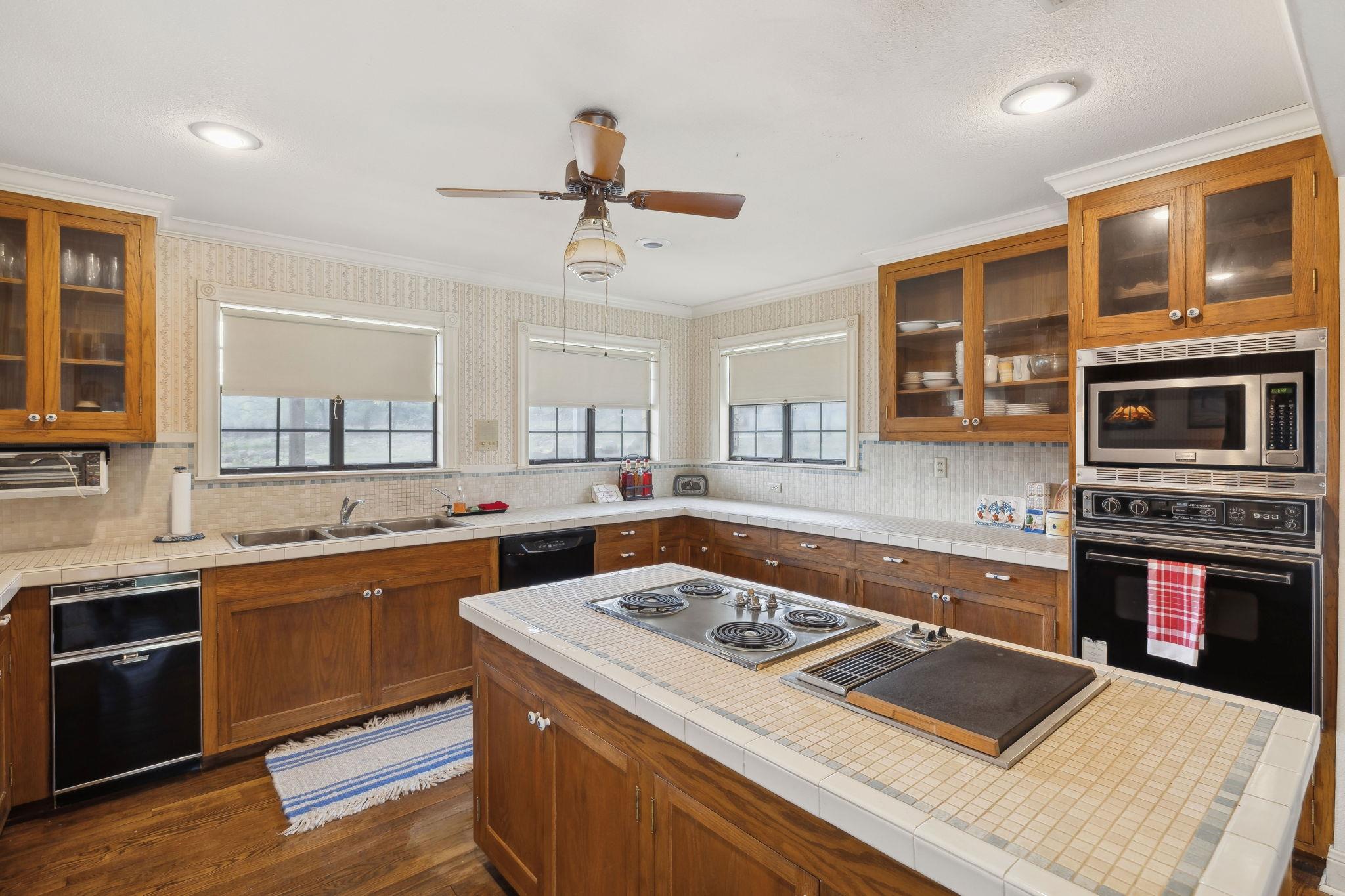 27846 Natural Bridge Caverns Rd, San Antonio, TX 78266