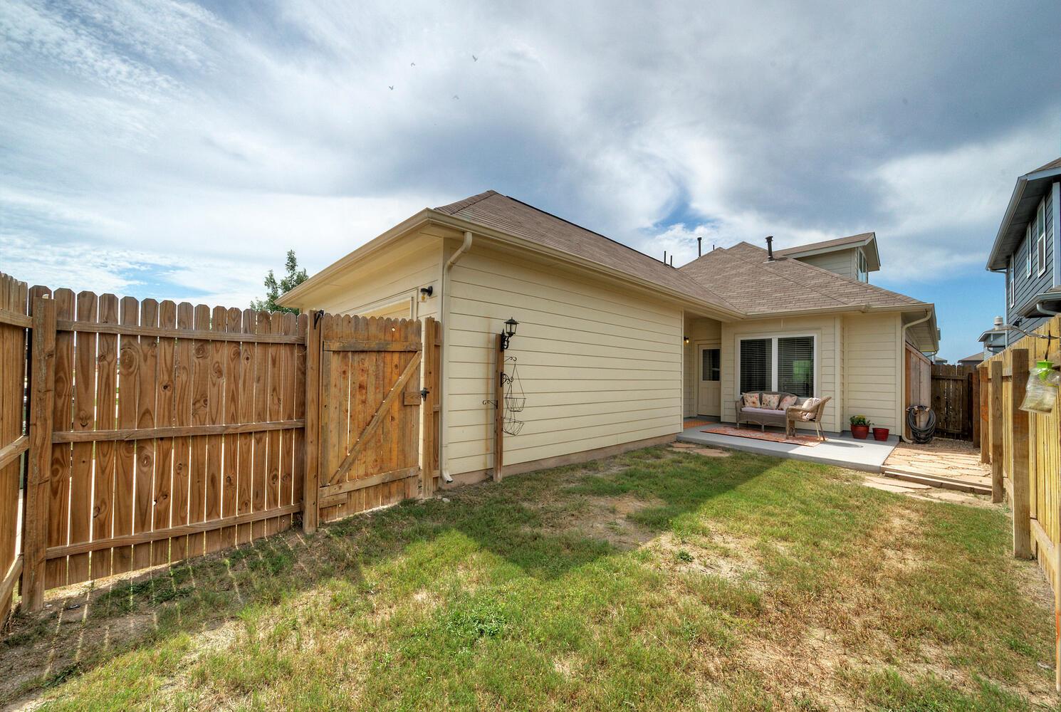 211 Timber Brook Dr, Hutto, TX 78634